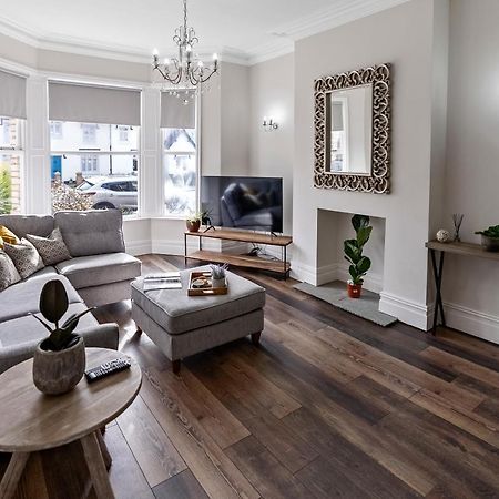 Newly Refurbed, Central Apartment With Free Parking And Hot Tub Lytham St Annes Eksteriør billede