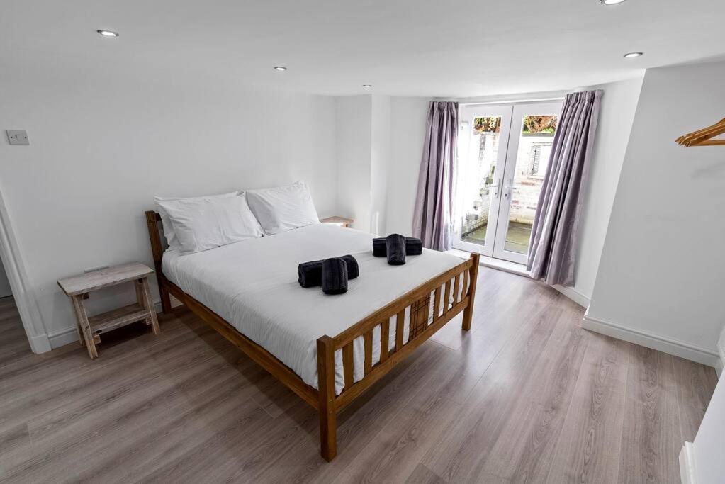 Newly Refurbed, Central Apartment With Free Parking And Hot Tub Lytham St Annes Eksteriør billede