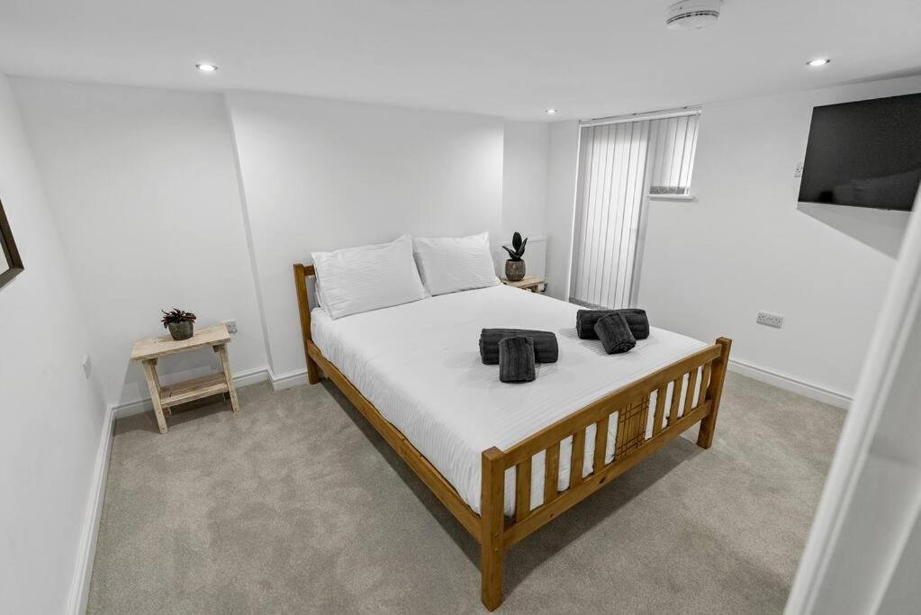 Newly Refurbed, Central Apartment With Free Parking And Hot Tub Lytham St Annes Eksteriør billede