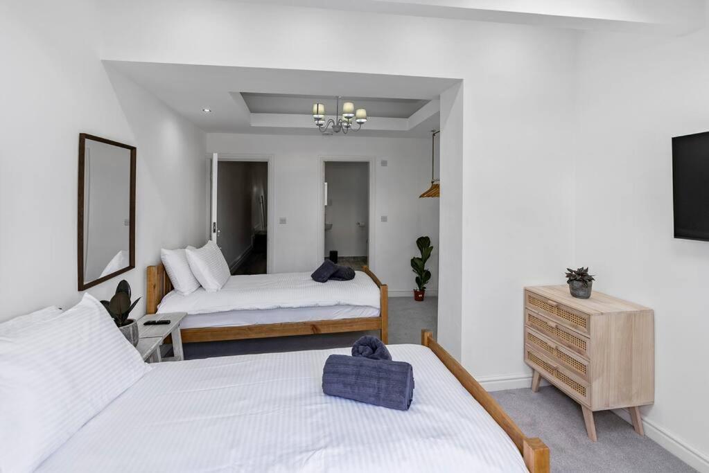 Newly Refurbed, Central Apartment With Free Parking And Hot Tub Lytham St Annes Eksteriør billede